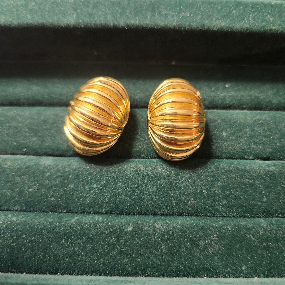 Vintage Style Gold Tone Earrings
